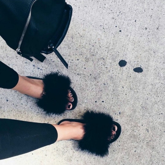 𝙇𝙖𝙨𝙩 7, 7.5 & 9 🖤Fur Love Slide Sandal - BLACK - Picture 5 of 10